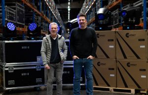 NicLen investiert erneut in Claypaky-Produkte Claas Ernst und Jörg Stöppler (von links, Foto: NicLen)