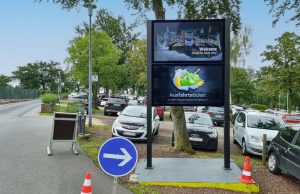 Phantasialand setzt für das Besuchermanagement auf Data Modul Digital Signage von Data Modul im Phantasialand (Foto: Data Modul)