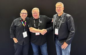 ATS-Pro wird exklusiver Cameo-Vertriebspartner in den USA Alessio Foti von der Adam Hall Group, Christopher Pelzar und Markus Jahnel (von links, Foto: Adam Hall)