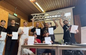 Stagehands setzt auf Weiterbildung bei der Apex Riggingschule Stagehands-Mitarbeiter setzen auf Apex Riggingschule (Foto: Stagehands)