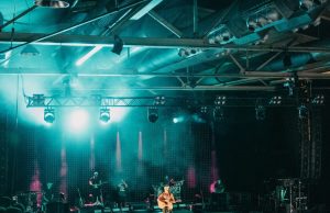 satis&fy unterstützte Clubtour von Emilio Sakraya Emilio Sakraya auf der Bühne (Foto: Chimperator)