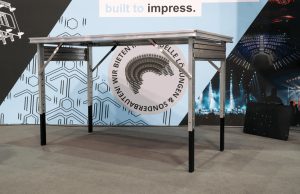 Mott Mobile Systeme präsentiert höhenverstellbaren FOH-Table FOH-Table Optimus (Fotos: Mott Mobile Systeme)