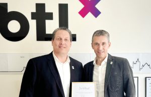 btl erreicht EMAS- und ISO 14001-Zertifizierung Michael Terwint und Lars Becker (von links, Foto: btl next GmbH)