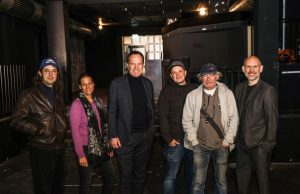 concert team nrw wird Betreiber des Ratinger Hof in Düsseldorf Vorstellung der neuen Betreiber des Ratinger Hofs: Felix Wursthorn (Music Düsseldorf), Daniela Stork (D.Live), OB Dr. Stephan Keller, Nico Hamm (concert team nrw), Berni Lewkowicz (concert team nrw) und Michael Brill (D.LIVE) (von links, Foto: Landeshauptstadt Düsseldorf/Melanie Zanin)