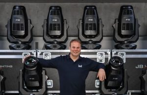 Holger Amann mit den neuen P18 Profiles (Foto: fournell showtechnik)