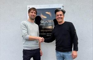 Signal vertreibt Spotlight in Österreich Jakob Maier und Matthias Reinthaler (von links, Foto: Feiner Lichttechnik)