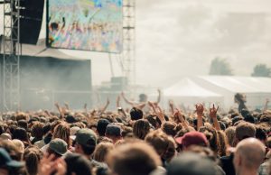 Studieninstitut startet Kompaktkurs: Sicherheit auf Bühnen