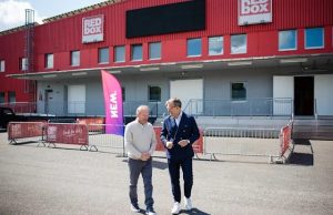 Eventlocations NEW Kunstwerk und NEW Box unter neuer Leitung Michael Hilgers und Frank Kindervatter vor der NEW Red Box (Foto: NEW AG/ Felix Küsters)