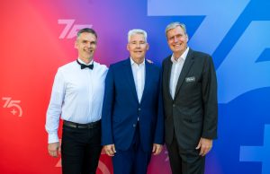 Vom Messebau zum Full-Service: 75 Jahre Holtmann+ Jörg Zeißig, Claus Holtmann und Peter Ottmann (von links, Foto: NürnbergMesse)
