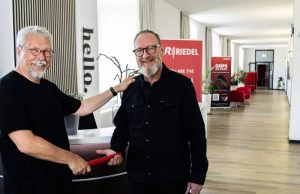 Oliver Burgdorf wird Chief Sales Officer bei Riedel Networks Bernhard Pussel und Oliver Burgdorf (von links, Foto: Riedel Networks)