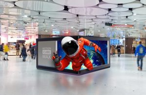 blowUP media rollt den Motion Cube MAX – Stachus aus Motion Cube MAX – Stachus (Fotos: blowUP media)