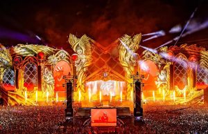 Lichtdesign für die Jubiläumsbühne beim zehnten „Untold“