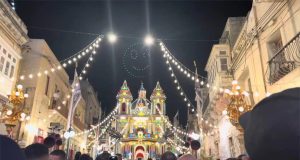 JS DronePower inszenierte Drohnenlichtshow auf Malta Drohnenlichtshow in Żabbar auf Malta (Foto: JS DronePower)