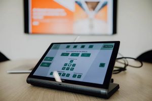 Qvest realisiert neues Medientechnik-Konzept für novitas bkk (Fotos: Qvest)