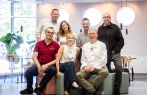 Kassel launcht neues Angebot für Großveranstaltungen oben: Gregor Schäfer (W&M), Michelle Spangenberg (KCB), Marcel Christ (KCB), Andreas Moritz (Ambion), unten: Manuel Heiser (Rent.Group), Anke Müller (KCB) und Rainer Holzhauer (Der Grischäfer/Renthof) (von links, Foto: Kassel Marketing GmbH)