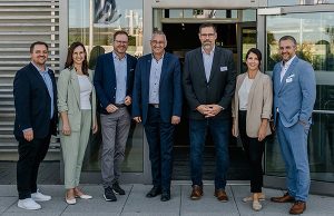 Systeam wird neuer Distributor für Philips Monitore Dominik Dütsch, Miriam Hirschi, Lutz Hardge (MMD), Volker Mitlacher, Lars Michelsen (MMD), Stefanie Hoydem und Matthias Mitlacher (von links, Foto: Systeam)