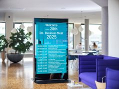 Sony stellt neue 360°-Stele mit zwei Bravia-Displays vor Neue beidseitig bespielbare Display-Stele (Fotos: Sony)