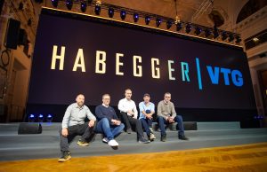 Habegger Austria und VTG starten Partnerschaft David Falch (VTG), Christoph Trauner (Habegger), Sebastian Hasenöhrl (VTG), Tibor Fehle (Habegger) und Bernhard Geib (VTG) (von links, Foto: Habegger Austria/VTG-Veranstaltungstechnik GmbH)