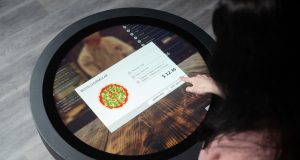 eyefactive stellt runden Apollo Touch Tisch vor Apollo Round Touch Tisch (Fotos: eyefactive)