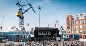 Elbjazz-Festival stellt sich für 2026 neu auf Das Elbjazz-Festival am Hamburger Hafen (Foto: Jens Schlenker)