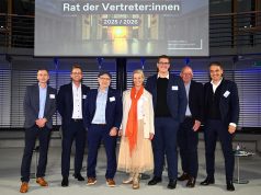 fwd: zieht Bilanz zur Bundeskonferenz Veranstaltungswirtschaft Rat der Vertreter 2025/26 – Jens Langner, Alexander Ostermaier, Marcel Fery, Ellen Kamrad, Justus Benedikt Brand, Mike P. Heisel und Christian Eichenberger (von links, Foto: kwie.medien)