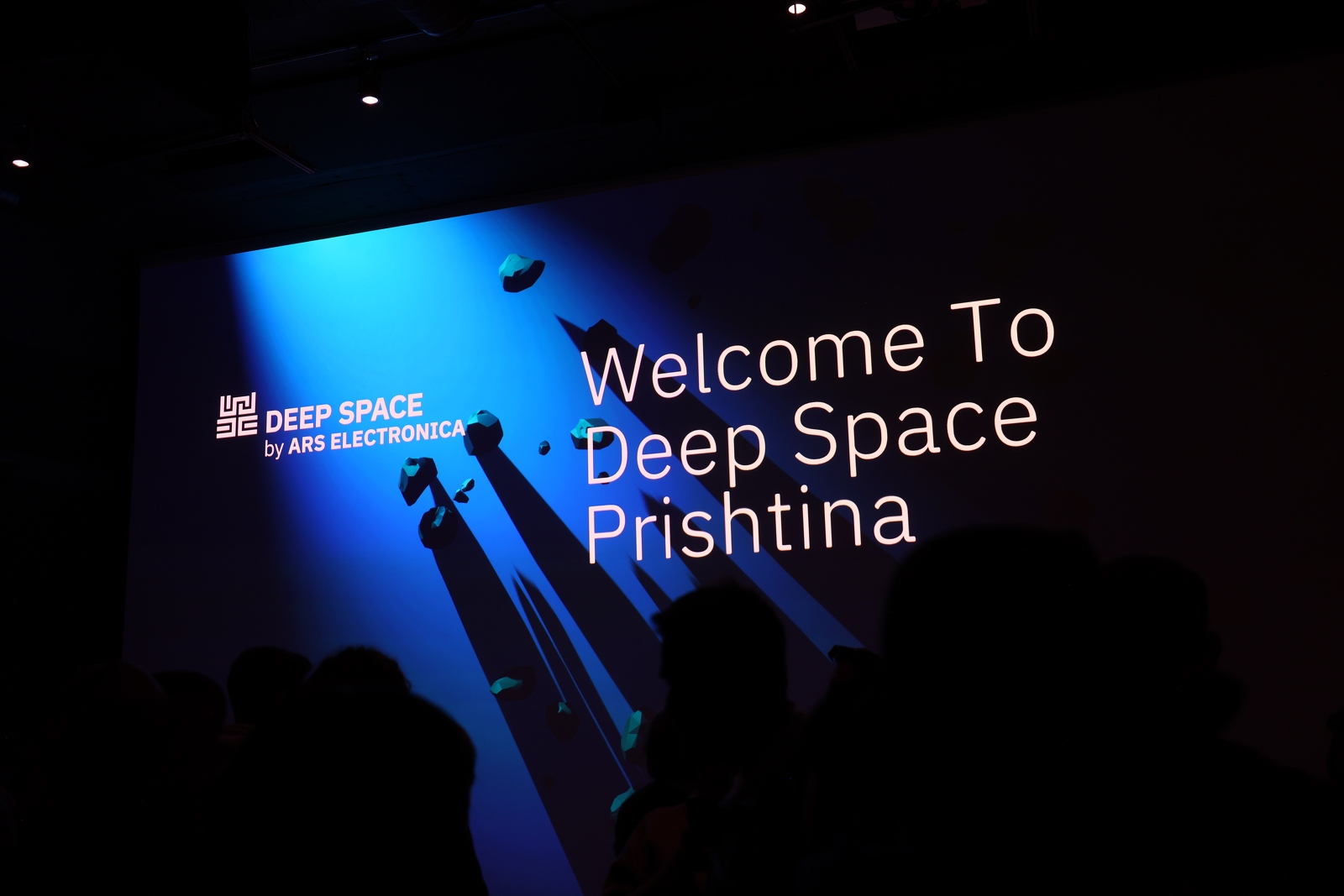 Ars Electronica Solutions eröffnet Deep Space in Pristina (Foto: Deep Space Pristina) Ars Electronica Solutions eröffnet Deep Space in Pristina (Foto: Deep Space Pristina)