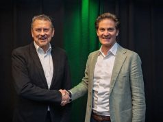 d&b audiotechnik stärkt Präsenz auf skandinavischem Markt Olof Arvidsson von der Arva Group mit Jaakko Kaivonen von d&b audiotechnik (von links, Foto: d&b audiotechnik)