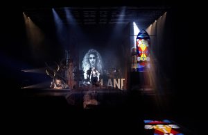 Übergang mit System: Lichttechnik im Theaterzelt Schwerin