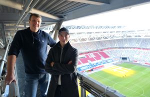 D.Live erhält ISO 50001-Zertifizierung für seine Venues Christian Pasch mit Patricio Valtonen (von links, Foto: D.Live)