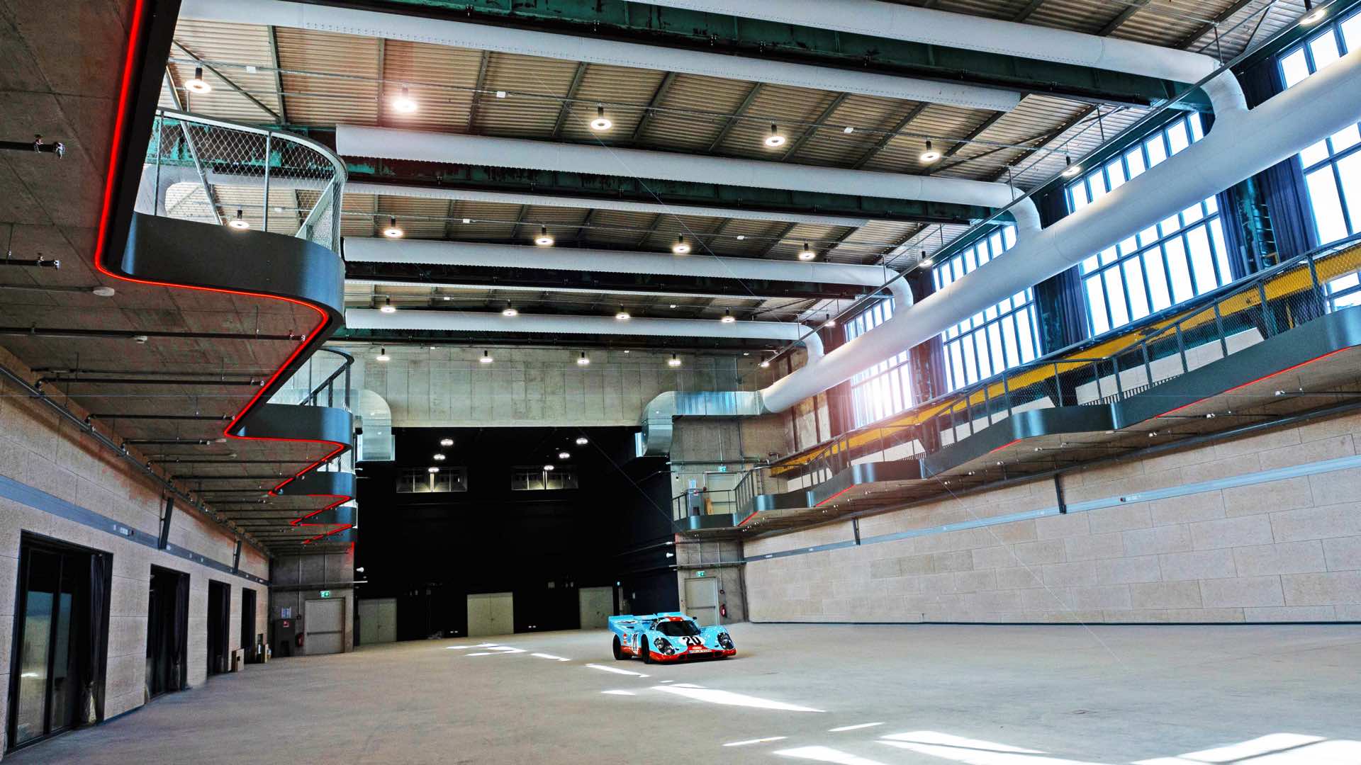 Motorworld_Muenchen_Dampfdom