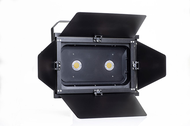 Weißlichtfluter FL1200 (Foto: Feiner Lichttechnik) Weißlichtfluter FL1200 (Foto: Feiner Lichttechnik)