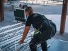 Rückenentlastung für Stagehands mit Exoskeletten