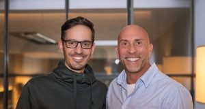 Roxx holt Produkt- und Anwendungsspezialisten Darius Ansari Darius Ansari mit Daniel Garcia (von links, Foto: Roxx)