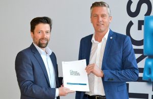 Standout bleibt Servicepartner vom Messezentrum Salzburg Gerald Klaushofer und Alexander Kribus (von links, Foto: MZS/Sarah Fellner/FRB Media)