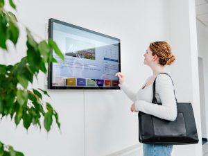 Brandschutzmonitor in 75 Zoll (Foto: gekartel AG)