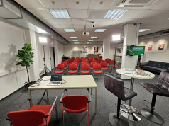 MCI baut Vortrags- und Seminarraum zu Corporate TV Studio um MCI baut Vortrags- und Seminarraum zu Corporate TV Studio um (Fotos: MCI)