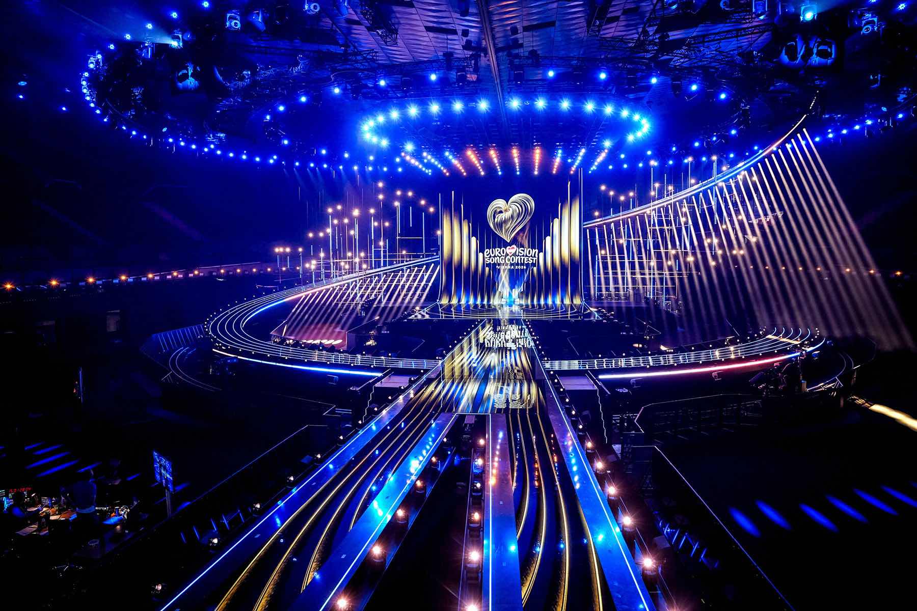 Robe ESC 2026 -Stage Opening_06 - photo ORF Cloud.jpg