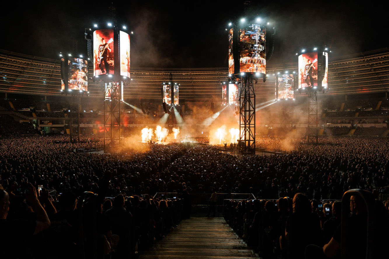Metallica nutzt Robe iForte LTX bei der M72-Tour (Foto: Brett Murray) Metallica nutzt Robe iForte LTX bei der M72-Tour (Foto: Brett Murray)