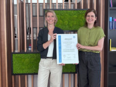 Erstes TÜV SÜD ISO 20121-Zertifikat in Deutschland vergeben Susanne von Ciriacy-Laumann von marbet mit Dr. Alice Beining, Fachliche Leiterin der Product Line Sustainability bei TÜV SÜD (Foto: TÜV SÜD)
