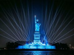 Liberty Lights an der Freiheitsstatue mit Robe-Scheinwerfern