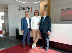 AV-Spezialist Media|tek wird Teil der Bauer-Gruppe Salih Akyildiz (Geschäftsführer Media|tek), Thomas Klug und Franz Bauer (von links, Foto: Bauer Elektroanlagen)