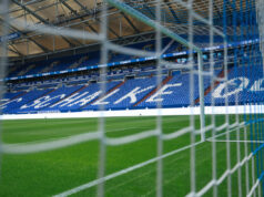 Veltins-Arena: Schalke 04 und Keuk installieren neue LED-Bande Die neue, rund 143 Meter lange LED-Fläche (Fotos: FC Schalke 04)