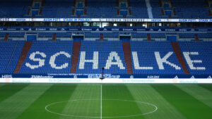 Die neue, rund 143 Meter lange LED-Fläche (Fotos: FC Schalke 04)