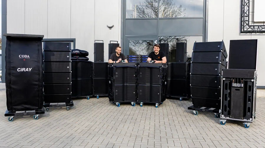 Maximilian Mund und Nicolai Schanz mit ihrem neuen CiRAY-System (von links, Foto: Nicolai Schanz/Viso Production) Maximilian Mund und Nicolai Schanz mit ihrem neuen CiRAY-System (von links, Foto: Nicolai Schanz/Viso Production)