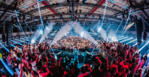Meyer Sound beschallt fünf Bühnen auf dem Parookaville 2026 (Foto: Julian Hunke)